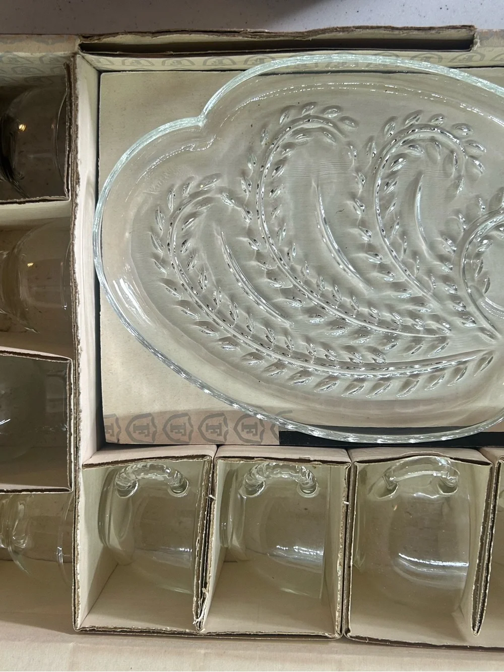 Federal Glass Co. Homestead Snack master Set 4 Trays/8 Cups